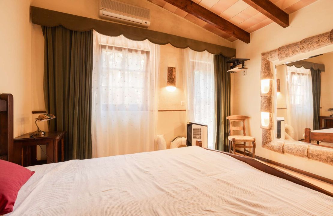 Charming Country Retreat near Campanet with Main House & Guesthouse